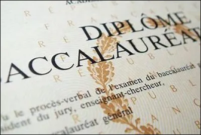 De quel baccalauréat est-il titulaire ?