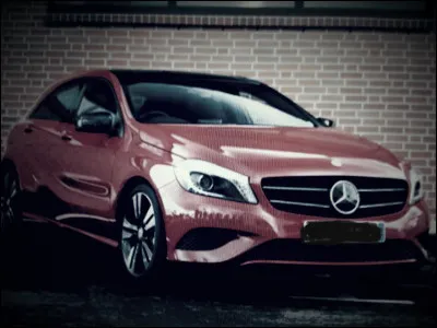 Nos voisins ont acheté une nouvelle voiture, nous devrions en faire autant car la notre est en très mauvaise état.