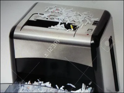 Les photocopies sont passées à la déchicteuse et sont à refaire. Ce qui est très ennuyant, c'est que nous ne retrouvons plus les originaux.