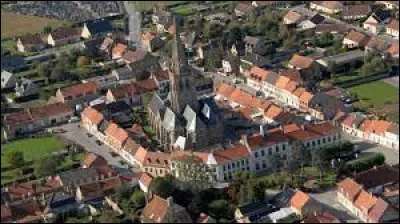Nous terminons notre balade dans les Hauts-de-France, &agrave; Warhem. Ville de l'arrondissement de Dunkerque, elle se situe dans le d&eacute;partement ...
