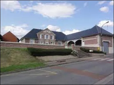 Commune de l'arrondissement de Saint-Quentin, Castres se situe dans le d&eacute;partement ...