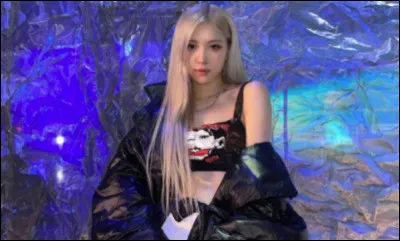 En ce moment, en 2021, où est-elle ?