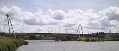 Tomblaine est une commune peuplée de 10 000 habitants qui est située dans le département...