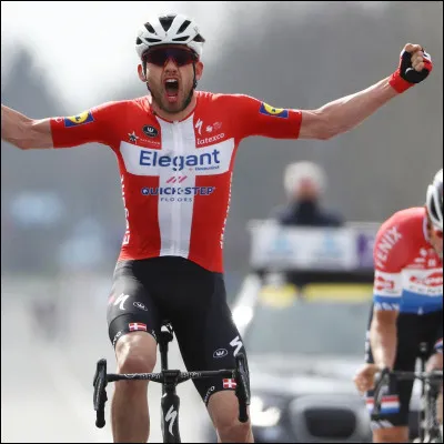 Qui a remporté, le 4 avril 2021, la dernière édition du Tour des Flandres, devant Mathieu van der Poel et Greg Van Avermaet ?