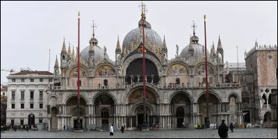 La Basilique Saint-Marc, construite au XIe si&egrave;cle, se trouve &agrave; ...