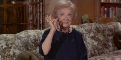 Que collectionne Tante Clara ?