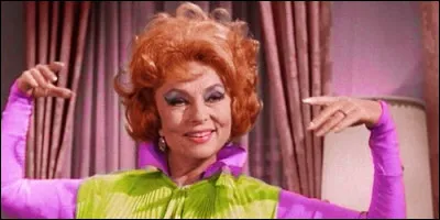 Qui interprète le rôle d'Endora, la mère de Samantha ?