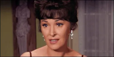 Comment se prénomme la femme d'Alfred ?