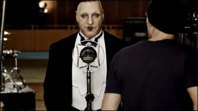 Complétez : 
"Schwebe so durch helle..."