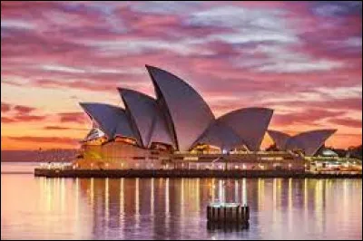 Leur morceau phare "Beds are Burning" sorti dans les années 90, défend la cause aborigène.