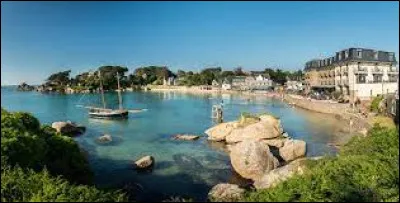 Dans quel département de la région Bretagne se situe la ville de Perros-Guirec ?