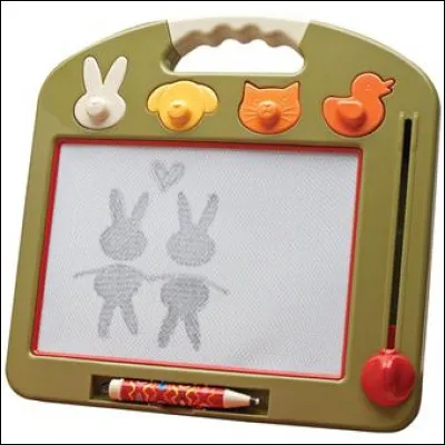 Filou est un charmant petit rigolo ! Ce petit farceur adore faire dessiner ses copains pour tout supprimer, tout effacer en un clic ! Le père Noël va lui offrir un cadeau avec lequel il va s'éclater !