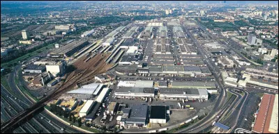 Quel est le nom du premier marché de gros de produits frais d'Europe, situé en région parisienne ?