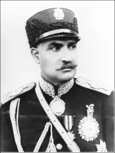 Qui domine l'Iran depuis son coup d'État en 1921 ?