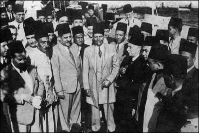 Quel gouvernement est obligé d'être instauré en Égypte sous la pression des Britanniques pendant la guerre à l'approche de l'Allemagne ?