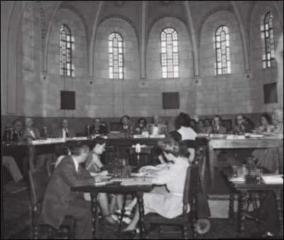 Quelle commission propose un plan de partage de la Palestine avec la création de deux États et d'une zone internationale pour Jérusalem ?