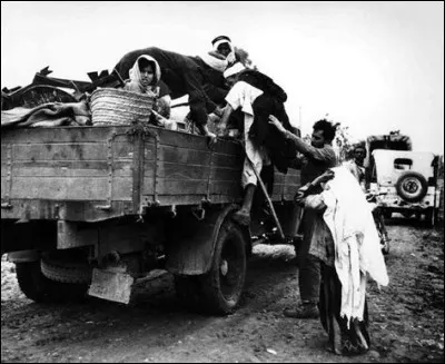 Par la biais de quel plan les Arabes palestiniens présents sur le territoire juif sont-ils repoussés par les Juifs qui ont reçu en 1948 des armes tchécoslovaques ?