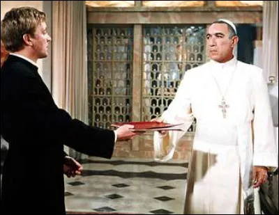 Quel est ce film dans lequel larchevêque Kiril Lakota (Anthony Quinn), libéré des prisons politiques de l'URSS, devient pape et se retrouve dans le contexte des tensions entre l'URSS et la Chine ?