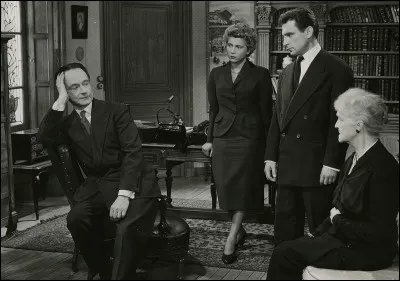 Quel est ce film qui commence dans un camp de prisonniers en 1945 et qui tourne autour de deux personnages : l'un est un ancien prêtre qui a perdu la foi (Pierre Fresnay) et l'autre (Pierre Trabaud) qui décide de consacrer sa vie à l'Eglise ?