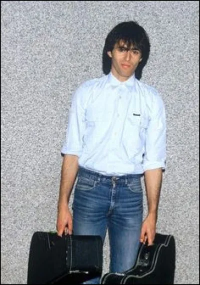 Dans quelle ville vit-il actuellement (octobre 2021) ?