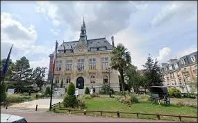 Nous sommes en Île-de-France, au Raincy. Ville de la Petite Couronne, elle est une sous-préfecture du département ...