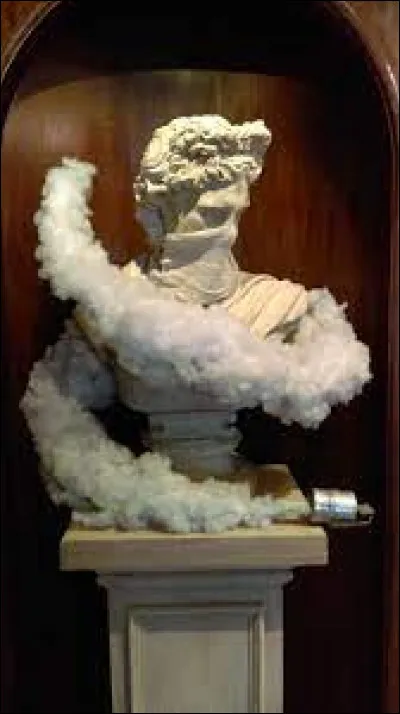 Artiste londonien de street art très controversé, son identité reste un mystère. Quel est son pseudonyme ?