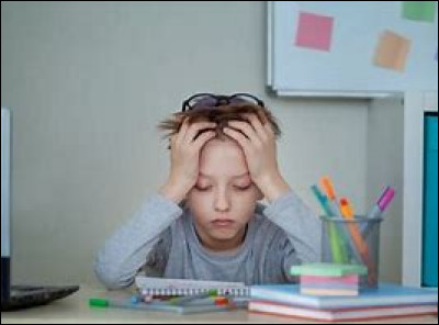 (Mise en place.)En cours, tu ne comprends pas un exercice, tout le monde a termin&eacute; sauf toi, comment r&eacute;agis-tu ?