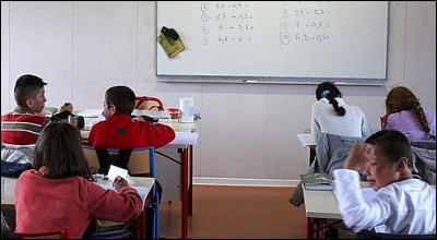 (Mise en place.)Tu attends patiemment dans la cour et tes camarades s'en vont car le prof ne vient pas, comment r&eacute;agis-tu ?