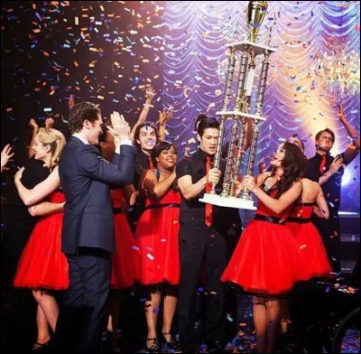 Les New Directions remportent les nationales pour la première fois.