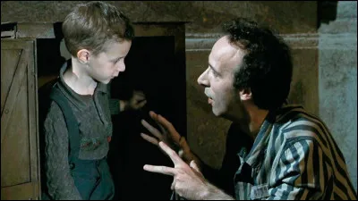Quelle est cette comédie dramatique italienne de Roberto Benigni, sorti en 1997, l'histoire d'un juif italien déporté avec son fils dans un camp de concentration et qui fait tout pour éviter l'horreur à son fils ?