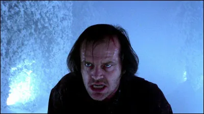 Quel est ce film d'horreur psychologique américain de 1980 réalisé par Stanley Kubrick, l'histoire d'un écrivain qui garde avec sa femme et son fils pendant l'hiver un hôtel vide et qui bascule dans la folie, interprété par Jack Nicholson ?