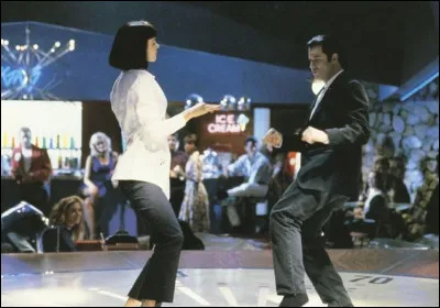 Quel est ce film américain de gangster de 1994 réalisé par Quentin Tarantino qui met en scène un couple de jeunes braqueurs et leurs activités ?