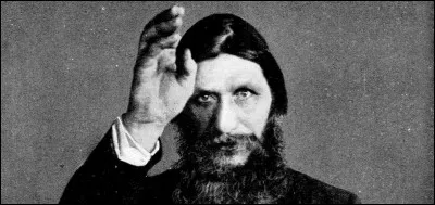 Essayez d'avoir la tête près du ... et vous trouverez ce ou ces interprètes dont le nom se termine par un "M" !