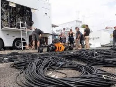 Combien de kilomètres de câbles sont déroulés à chaque arrivée d'étape du Tour de France ?