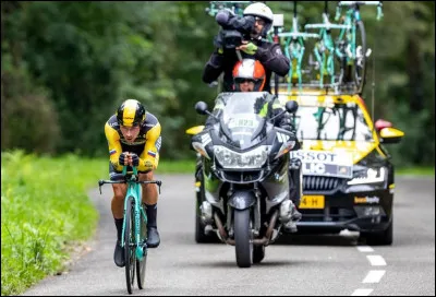 Dans combien de pays ce défi sportif estival est-il retransmis à la télévision ?