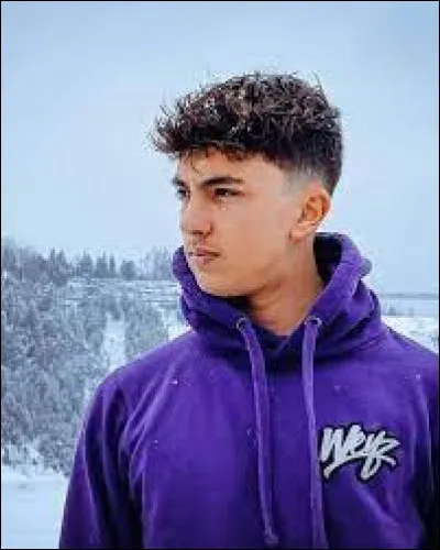 Avec quel autre youtubeur est-il extrêmement proche ?