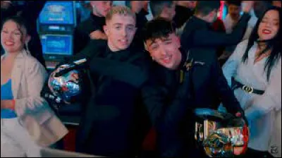 Dans quel clip peut-on le voir sous un costume des Daft Punk ?