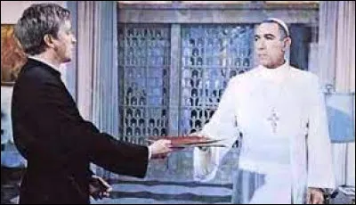 Dans "les Souliers de Saint-Pierre", quel acteur est le Père David Telemond ?