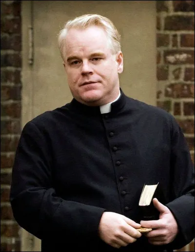 Dans "Le doute", quel acteur incarne le père Brendan Flynn qui prononce son sermon sur le doute, dans une église catholique du Bronx ?