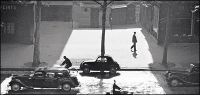 Qui est l'auteur du roman "Pour que tu ne te perdes pas dans le quartier" ?