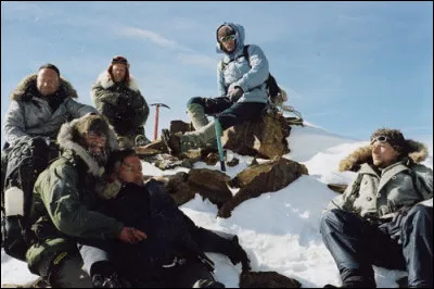 Complétez : 
"Doch der Abend wirft ein Tuch aufs..."