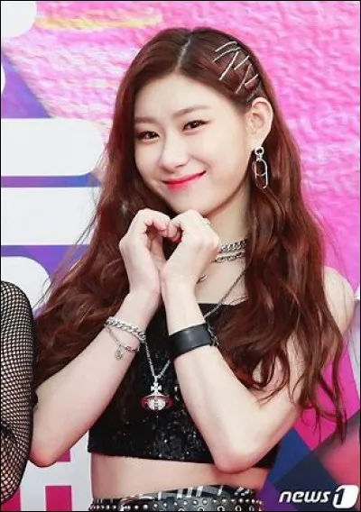 Qui est cette membre du groupe ?