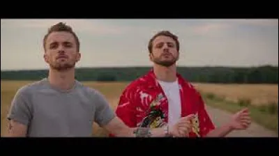 Avec quel autre youtubeur partage-t-il un duo sur la chanson "Placements de produits" en 2017 ?