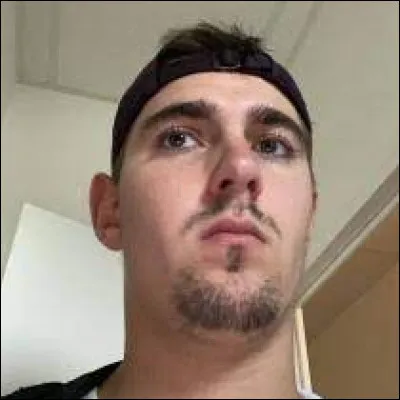 Combien a-t-il fait de vidéos dans sa série "Mythes et Légendes" ?