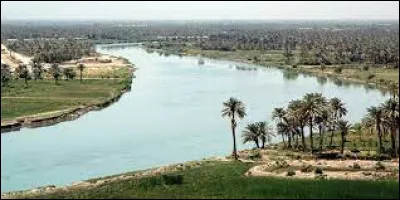 Grâce à quel fleuve les champs ont-ils été irrigués ?