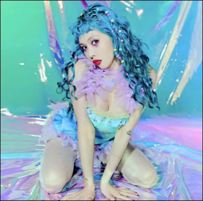 Qui est exactement cette fille ?