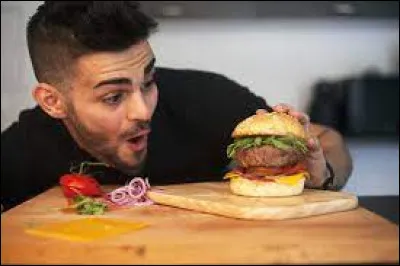 Il sort une vidéo par semaine. Une vidéo chaque...