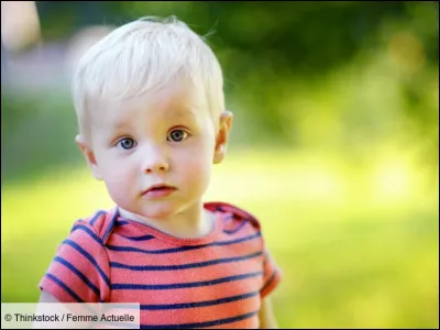 Tu rentres de ton école/collège/lycée et ta petite sur ou ton petit frère (si tu nen as pas, imagine que tu en as) te demande de laider à choisir ses vêtements pour la photo de classe. Quelle est ta réaction ?