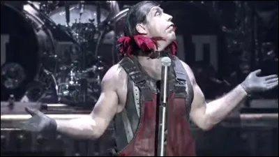 Complétez : 
"Vorwärts, vorwärts, bleibt nicht..."