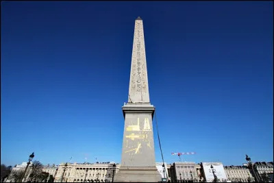 Cette colonne était en Égypte. Maintenant elle est sur la place de la Concorde à Paris. Comment s'appelle-t-elle ?